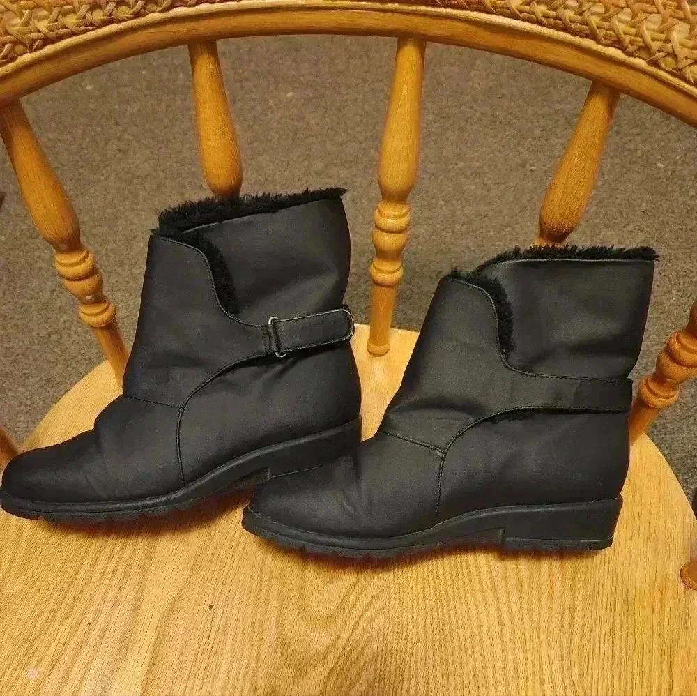 Naturalizer Black Wedge Lined Warm Comfy Boots Booties Size 7 1/2  EUC